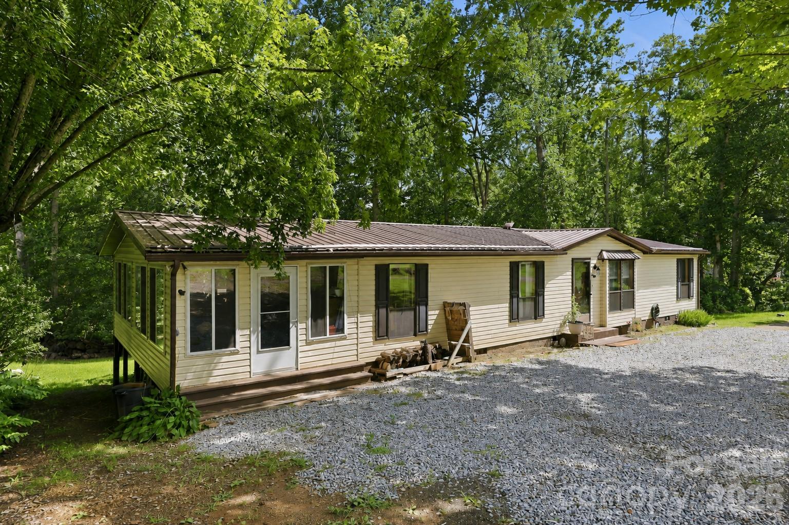 428 Hoot Owl Road — Spruce Pine