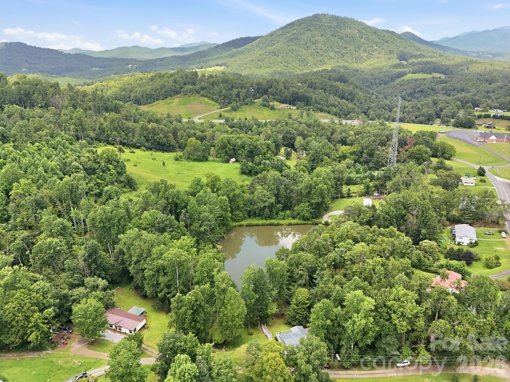 428 Hoot Owl Road — Spruce Pine