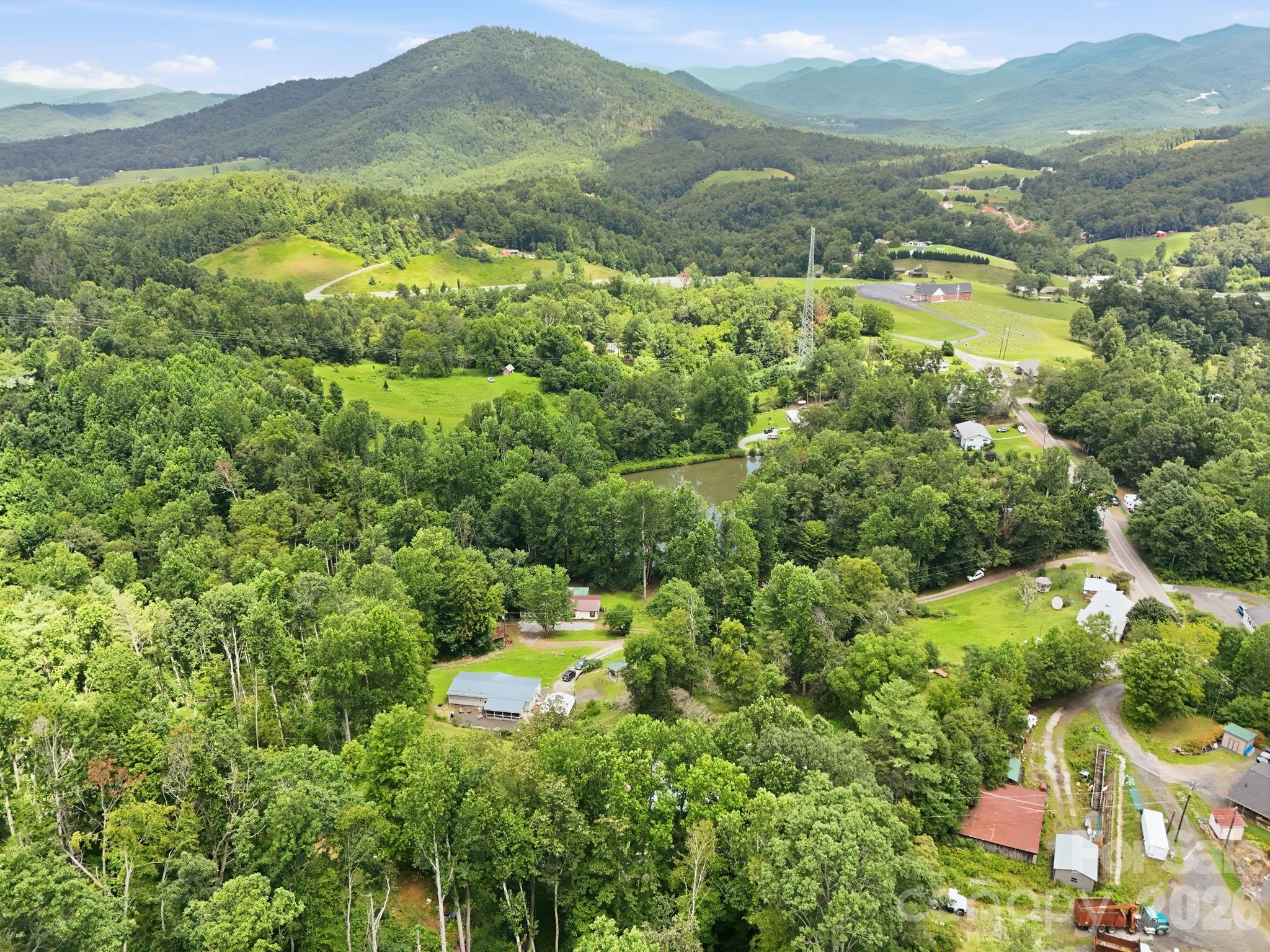 428 Hoot Owl Road — Spruce Pine