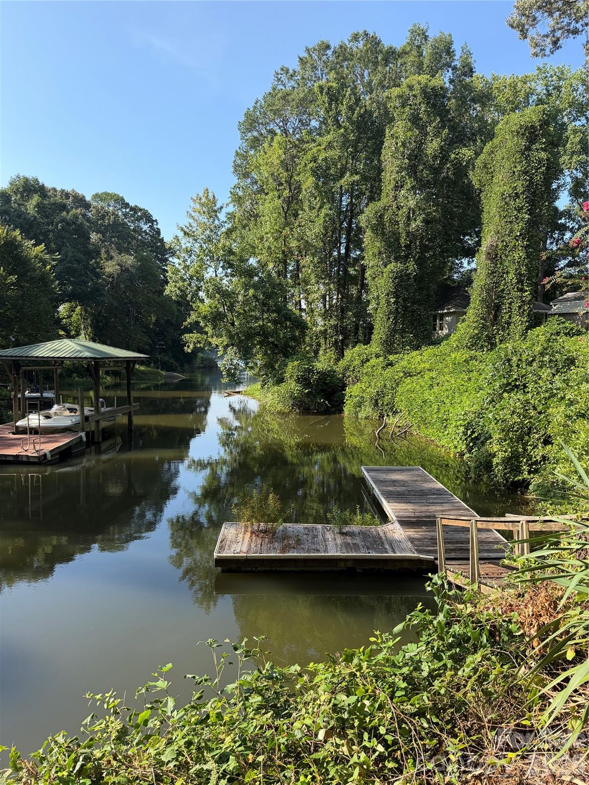 202 Horseshoe Lake Road — Mount Holly