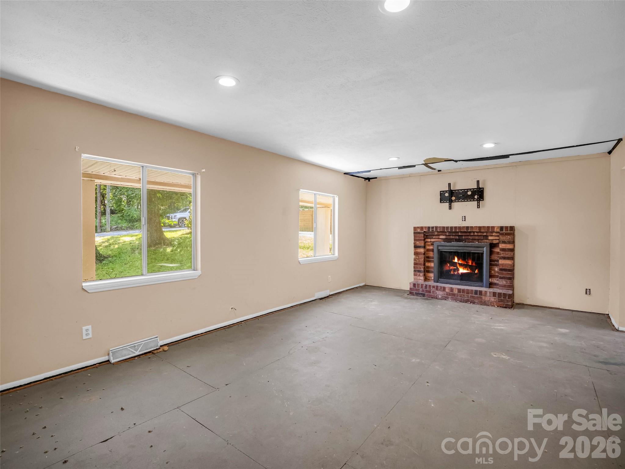 1317 Hyman Avenue — Hendersonville