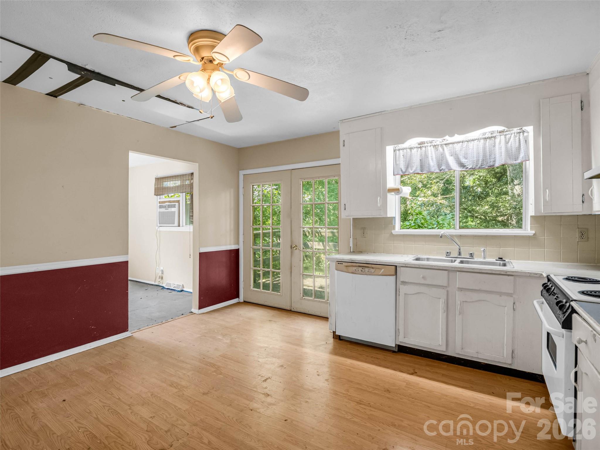 1317 Hyman Avenue — Hendersonville