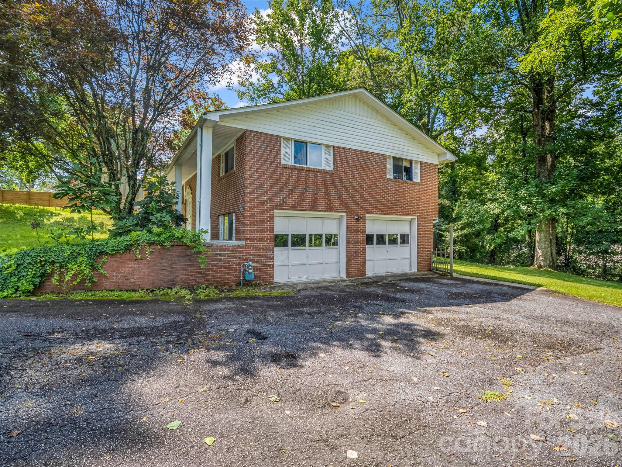 1317 Hyman Avenue — Hendersonville