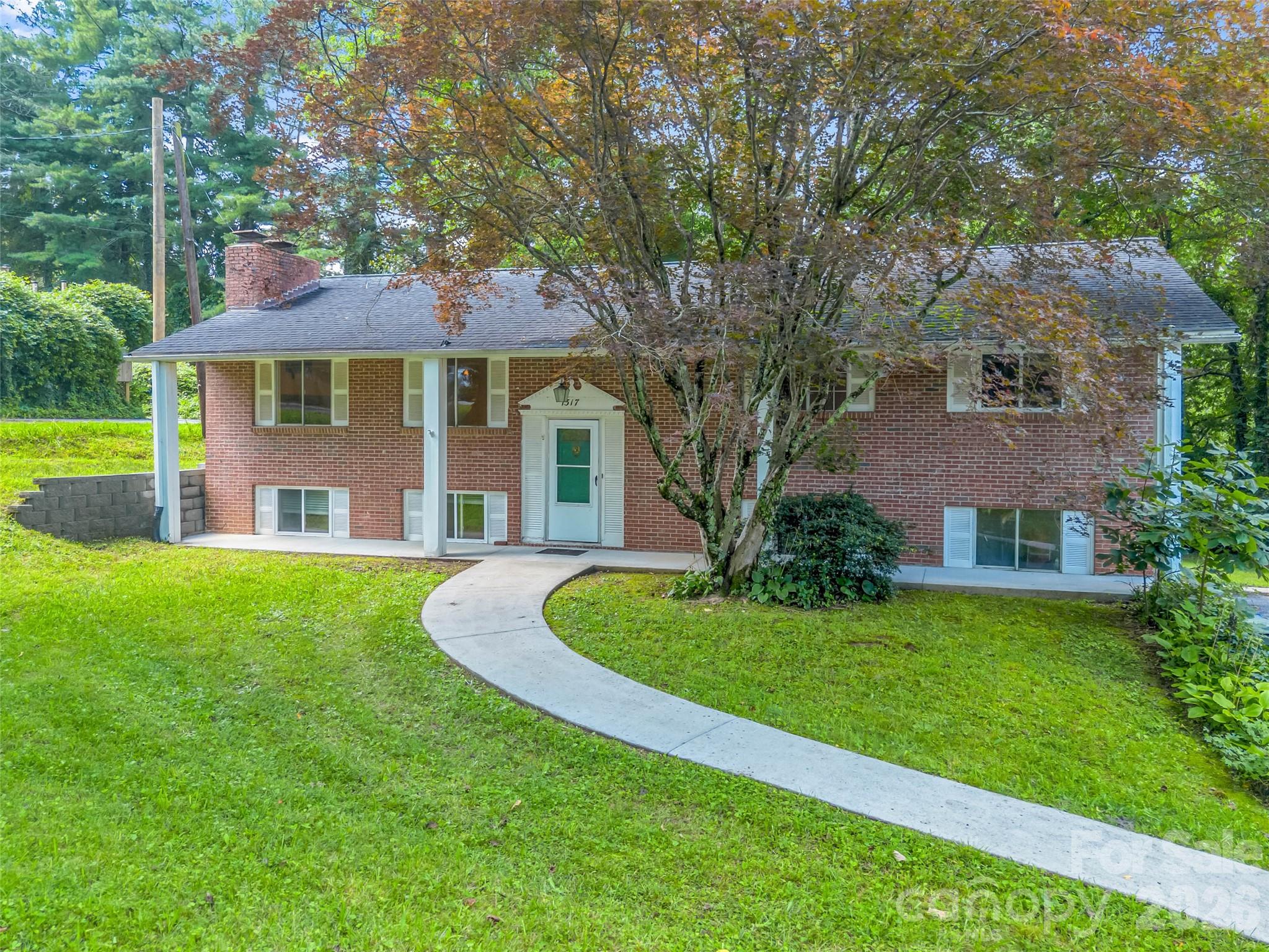 1317 Hyman Avenue — Hendersonville