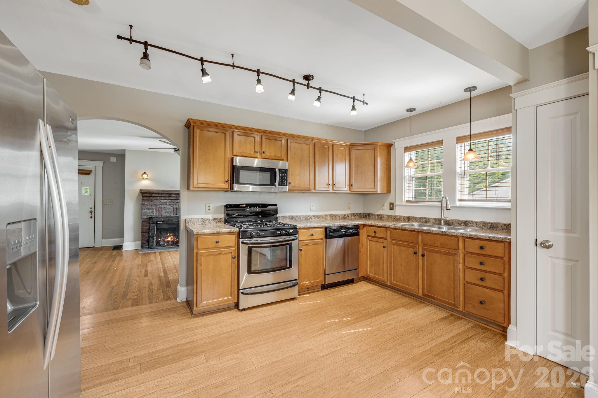1 Hamburg Mountain Road — Weaverville