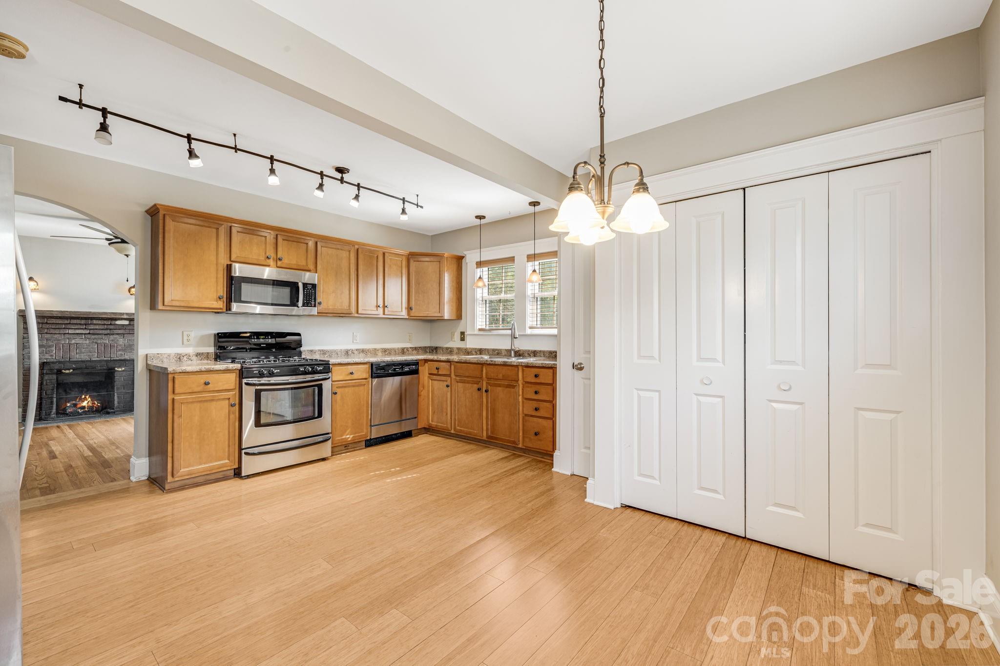 1 Hamburg Mountain Road — Weaverville