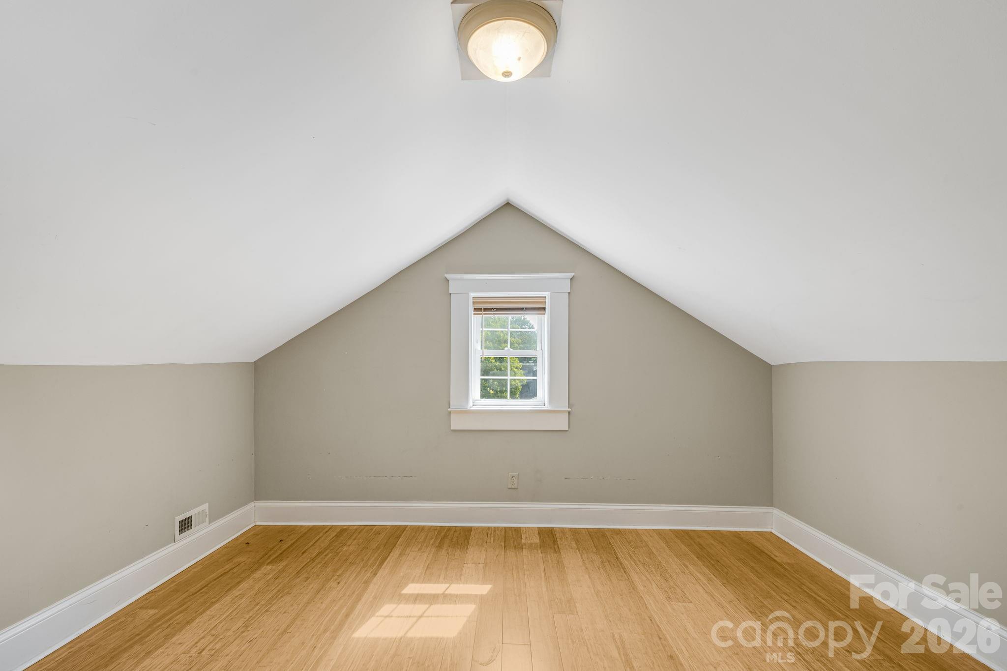 1 Hamburg Mountain Road — Weaverville