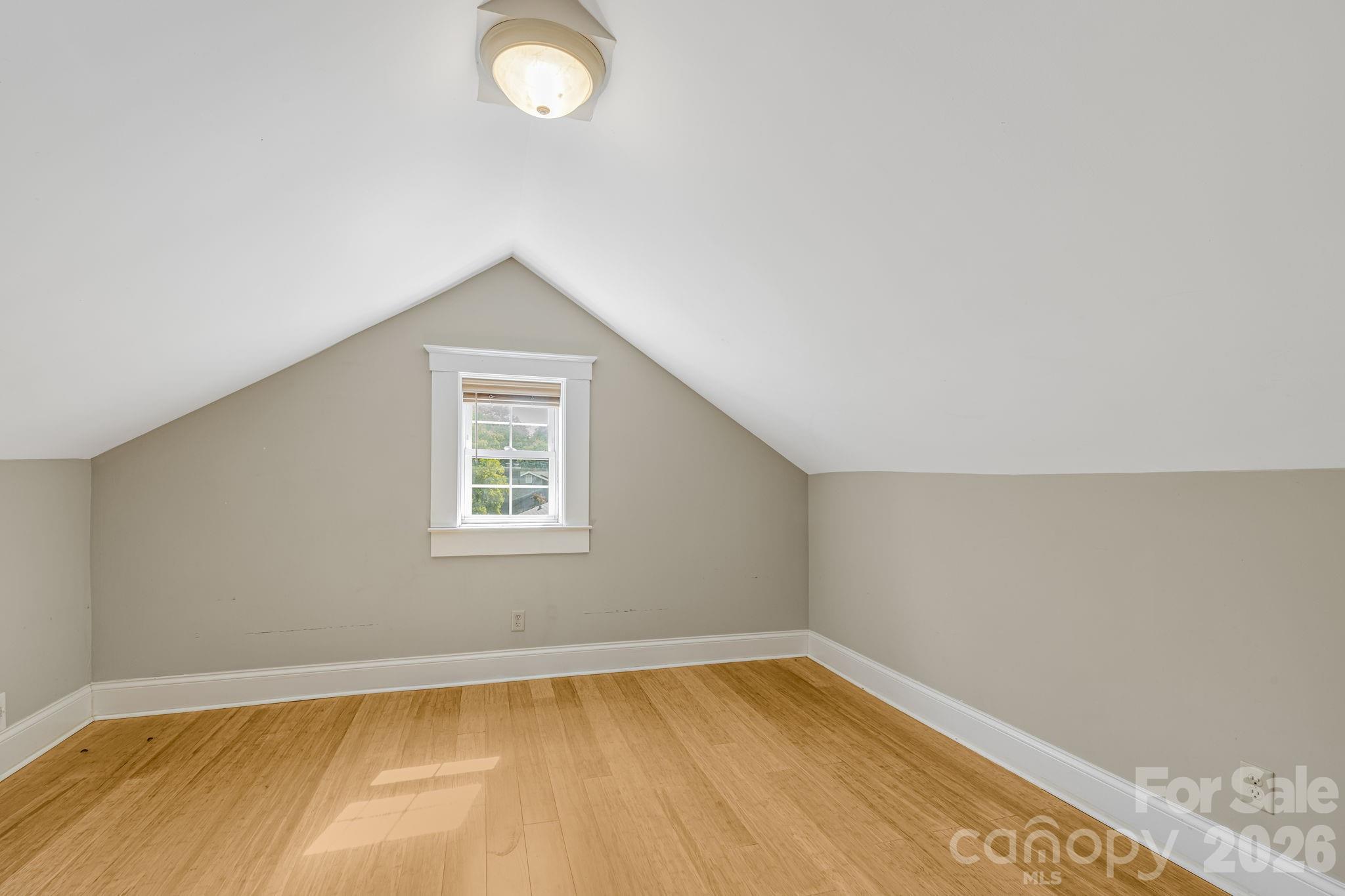1 Hamburg Mountain Road — Weaverville