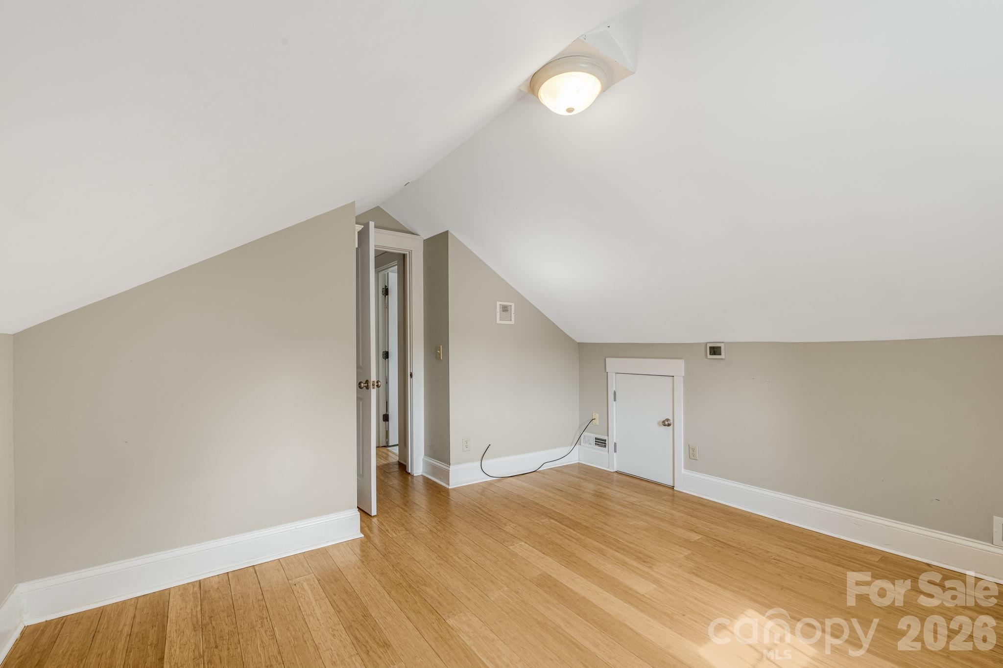 1 Hamburg Mountain Road — Weaverville