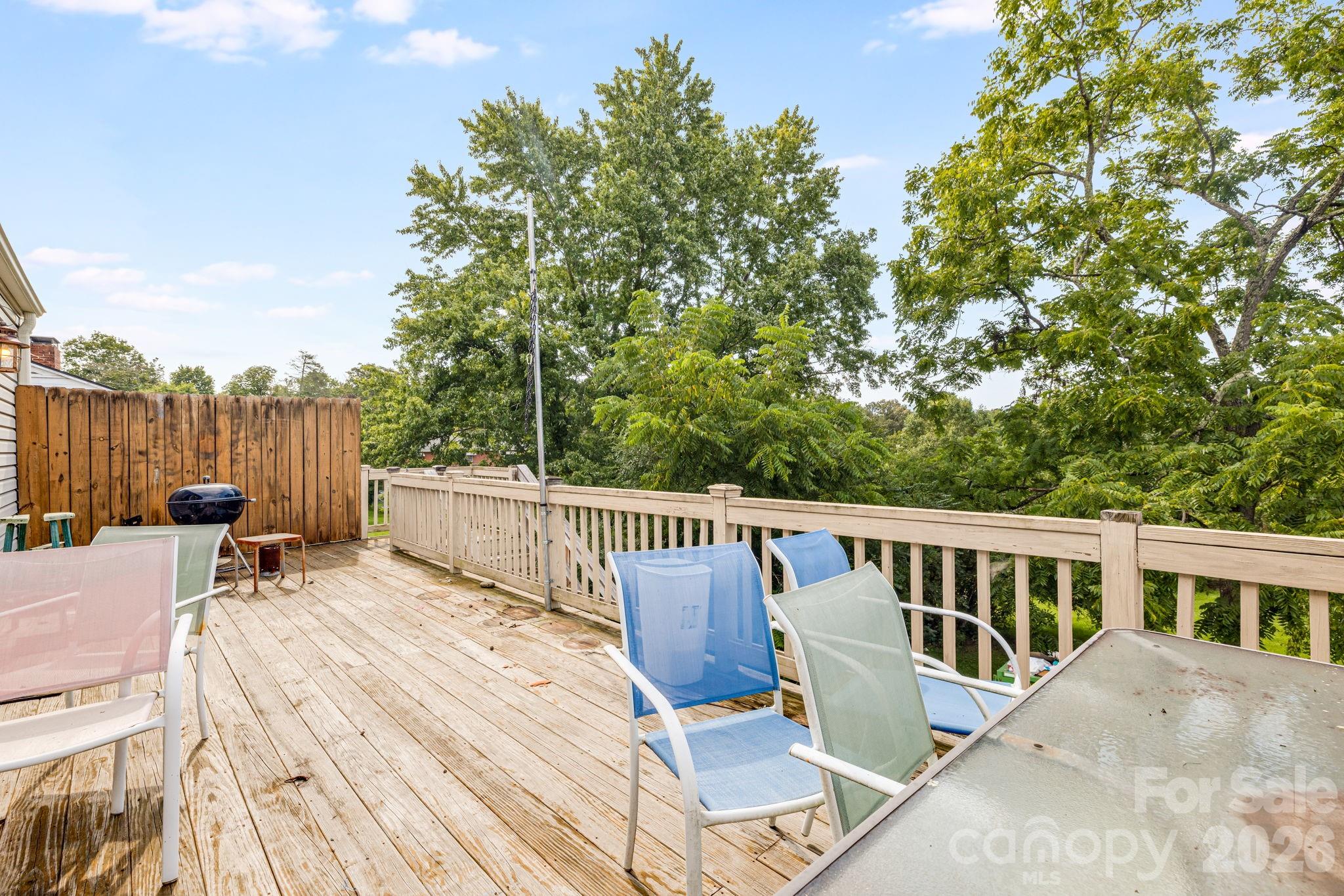 1 Hamburg Mountain Road — Weaverville