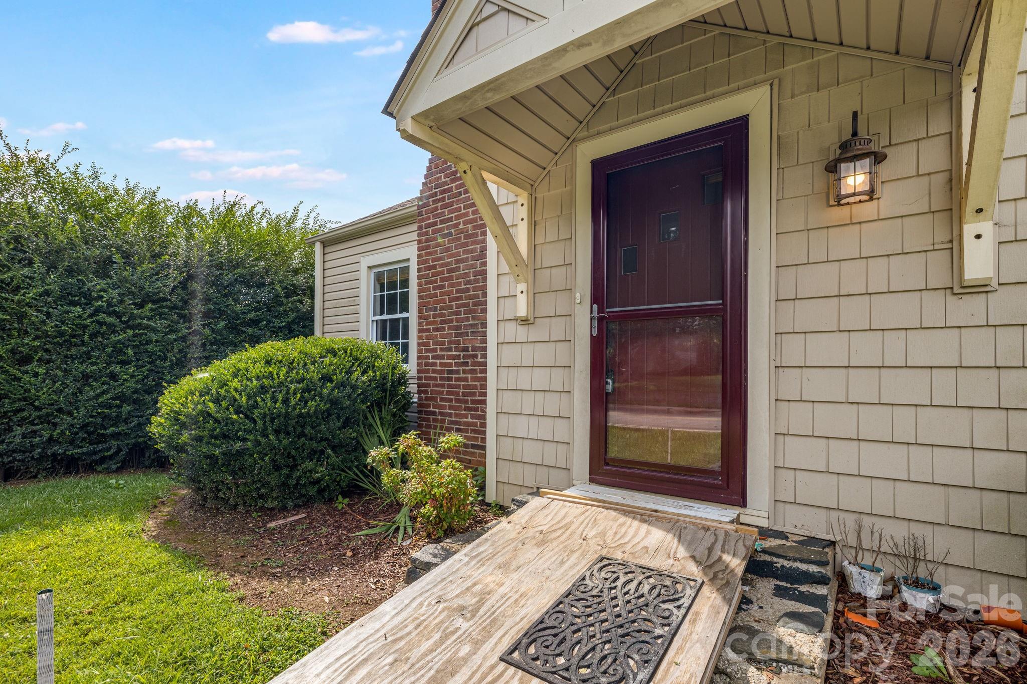 1 Hamburg Mountain Road — Weaverville