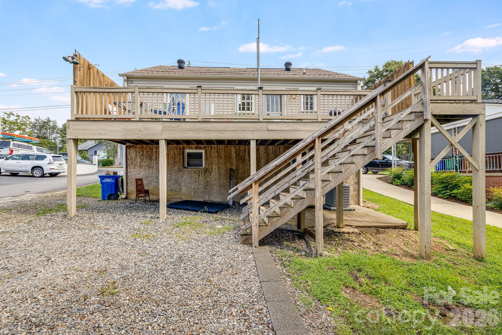 1 Hamburg Mountain Road — Weaverville