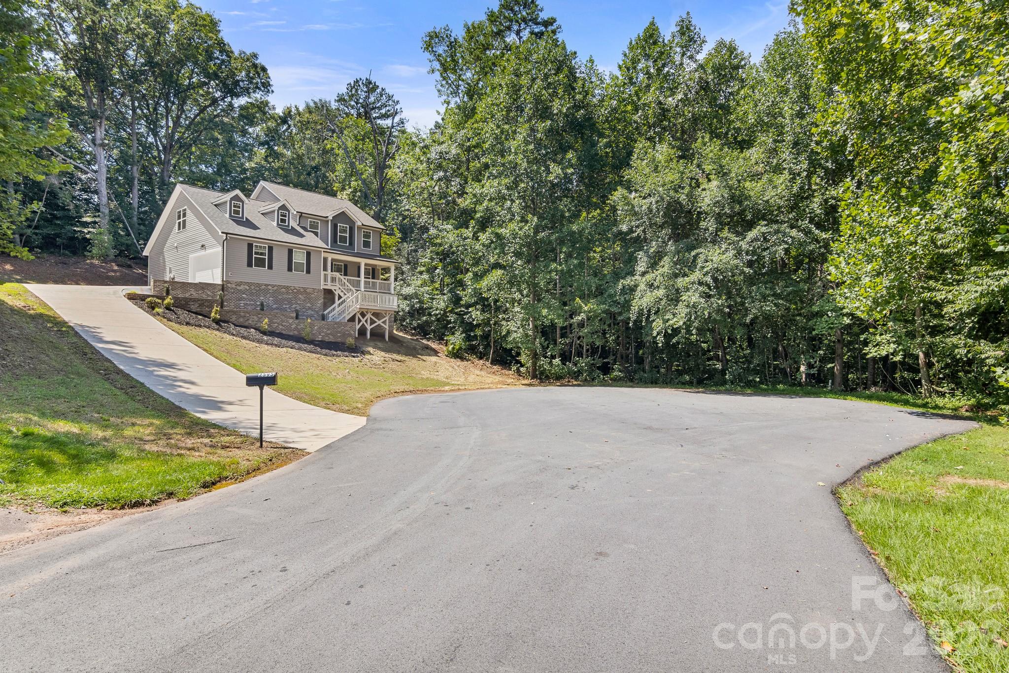 2595 Henry Falls Drive — Hickory