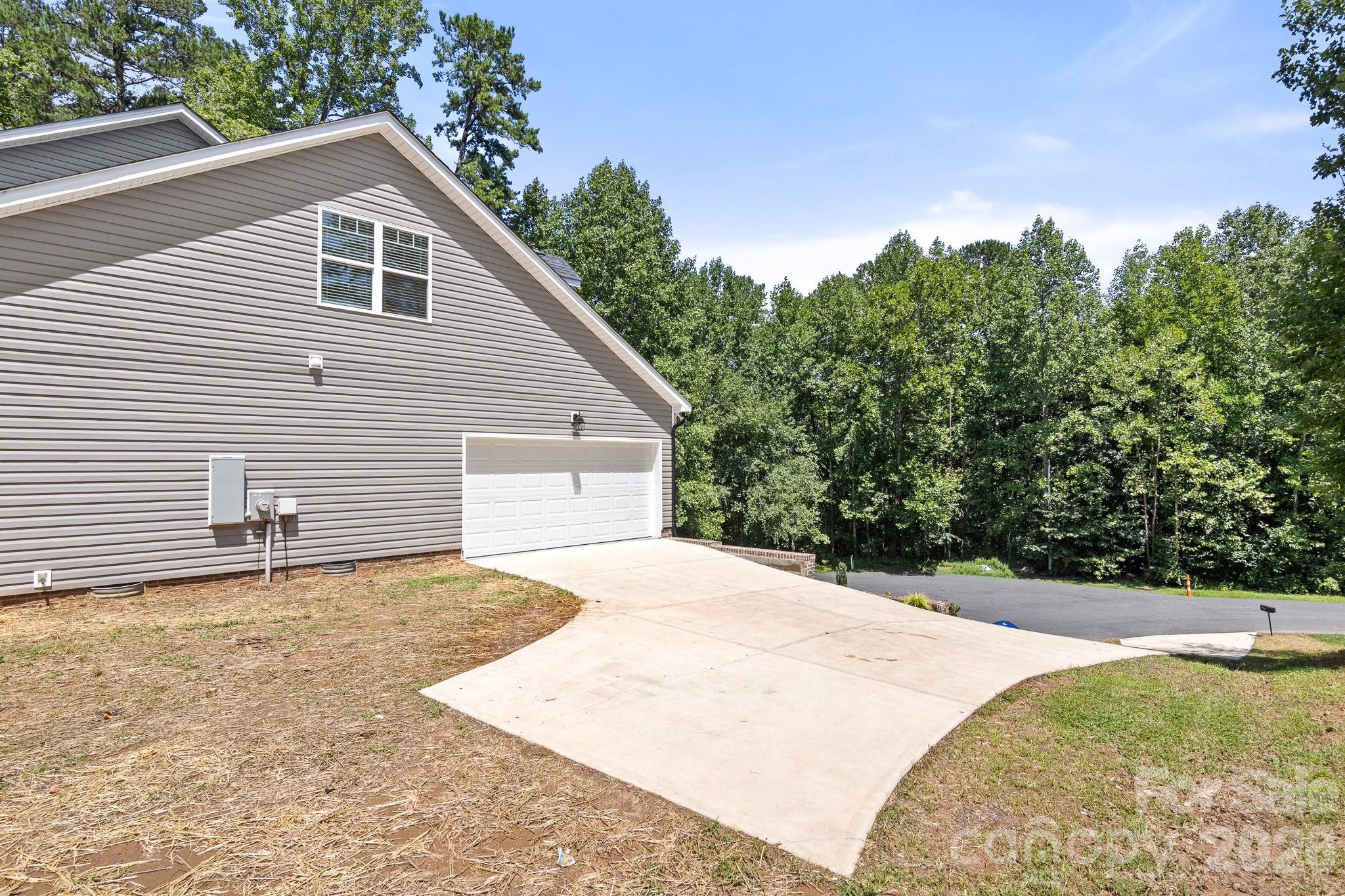 2595 Henry Falls Drive — Hickory