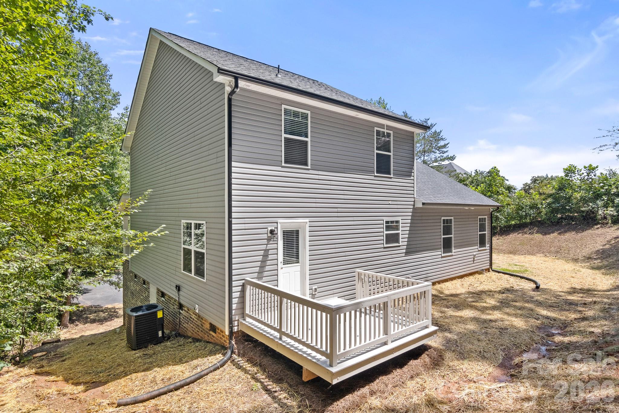 2595 Henry Falls Drive — Hickory