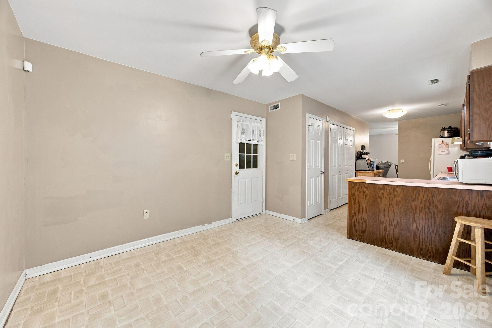 5512 River Falls Drive #16 — Charlotte