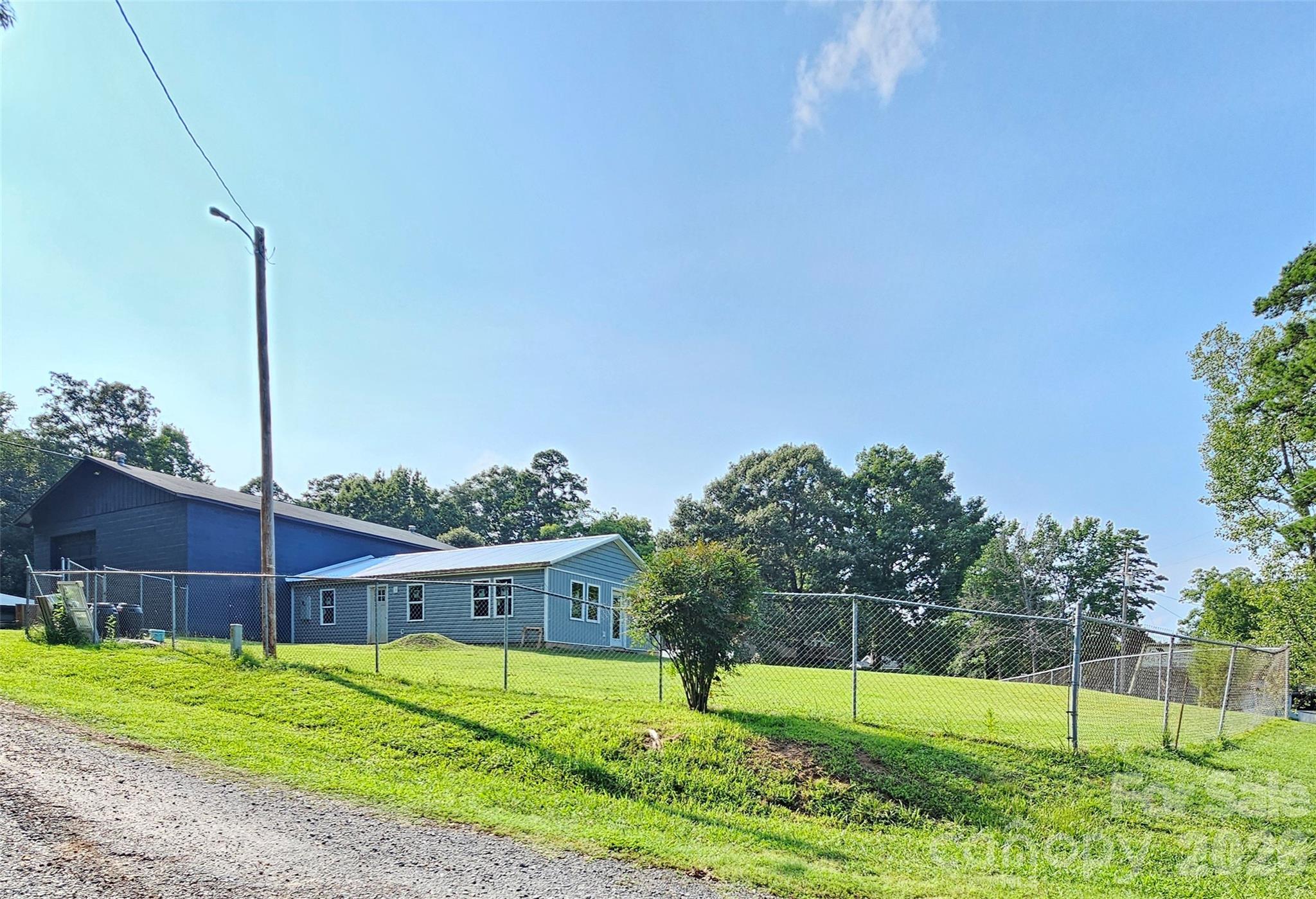 225 Eighth Avenue — New London