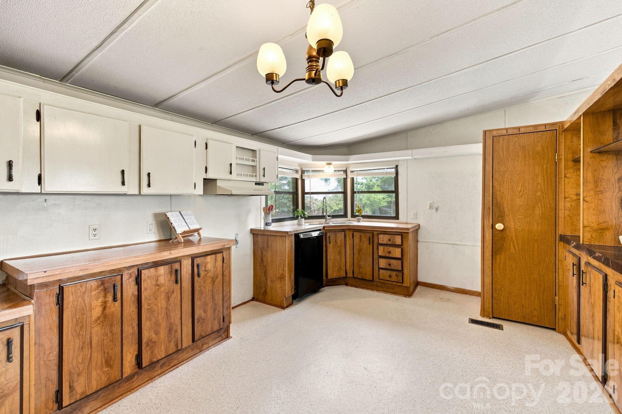 3411 Yount Road — Newton