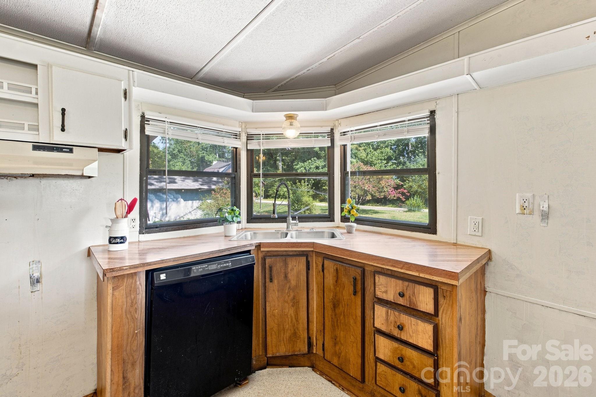 3411 Yount Road — Newton