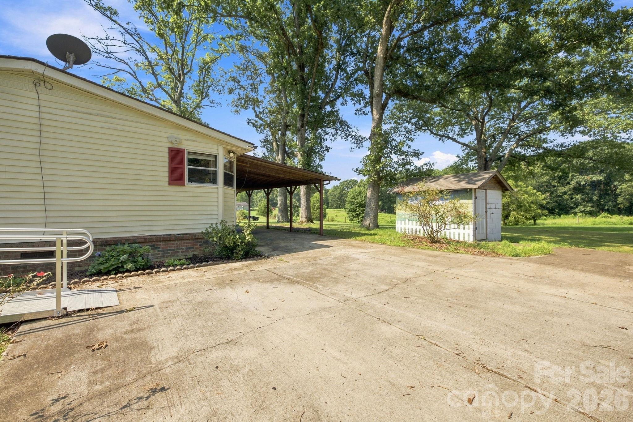 3411 Yount Road — Newton