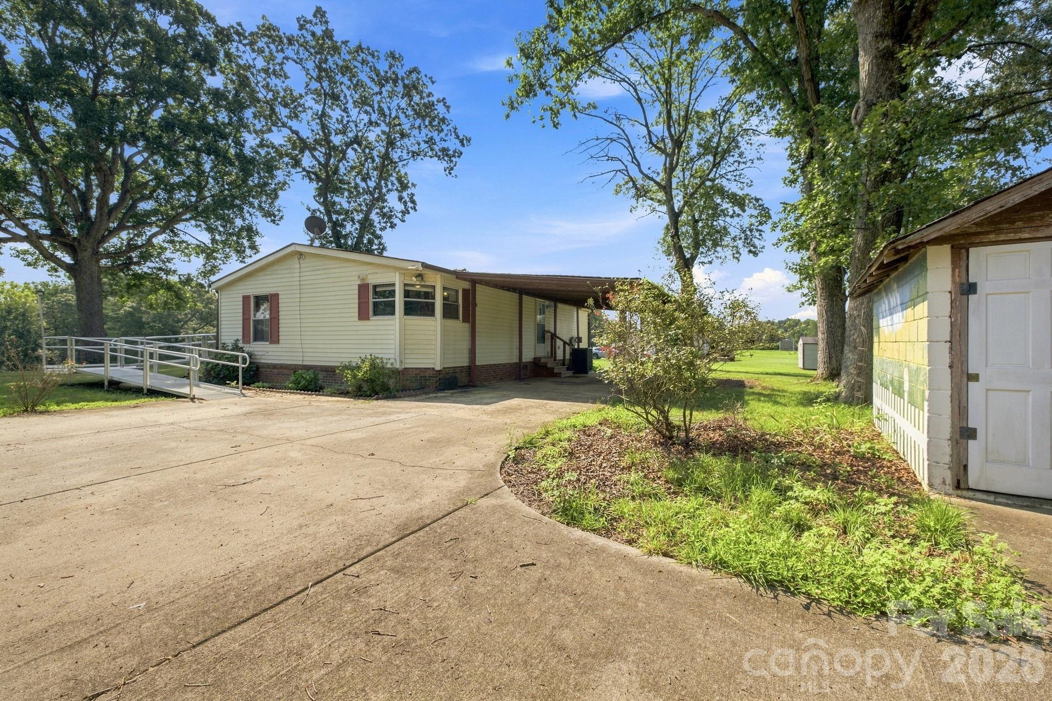3411 Yount Road — Newton