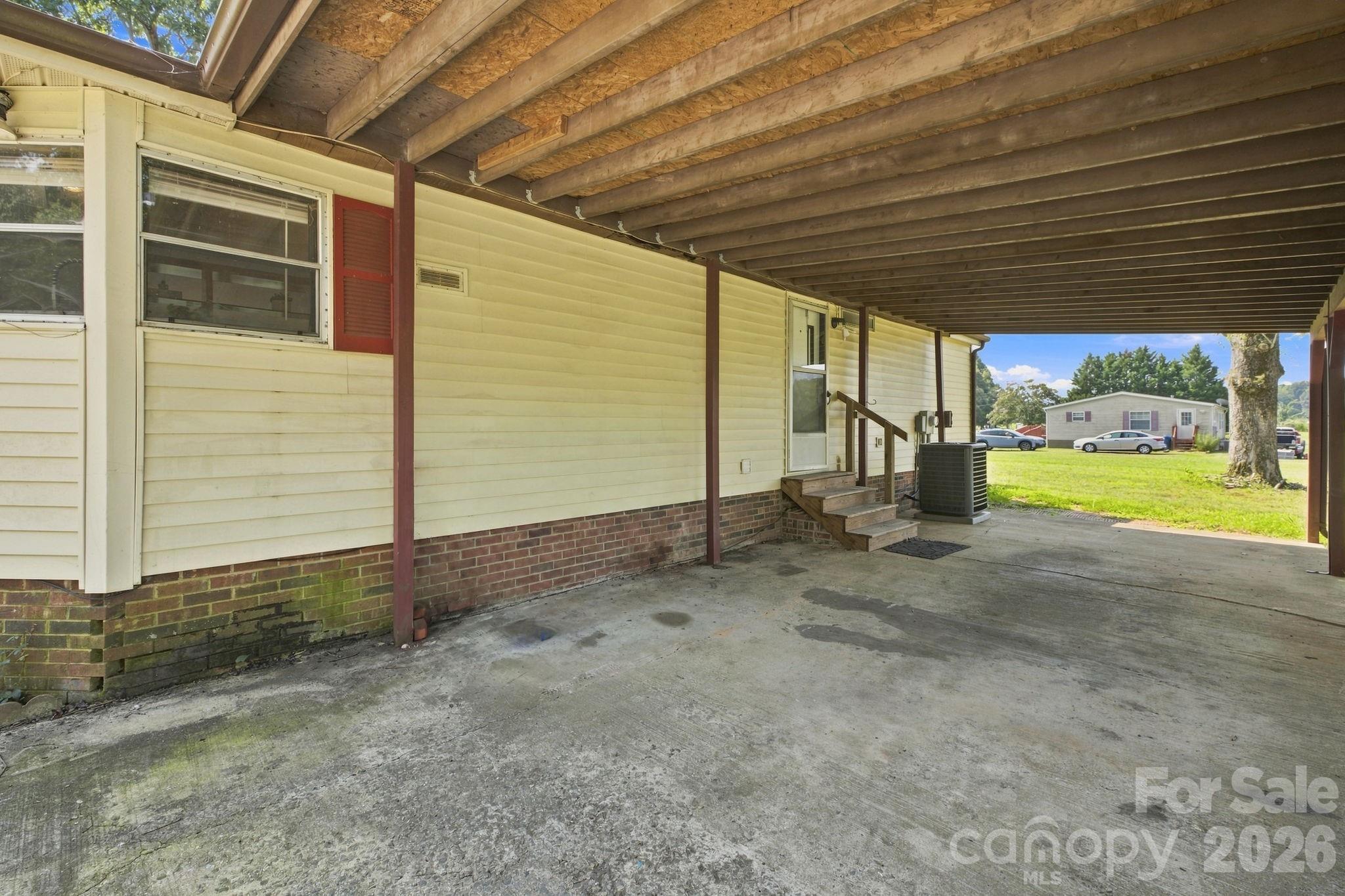 3411 Yount Road — Newton