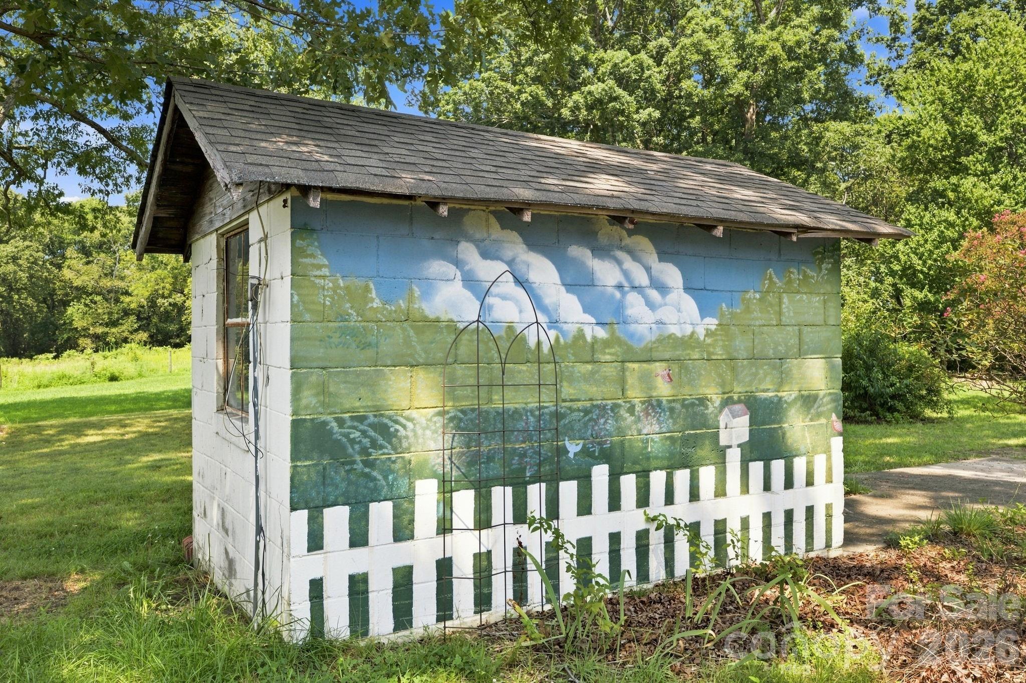 3411 Yount Road — Newton