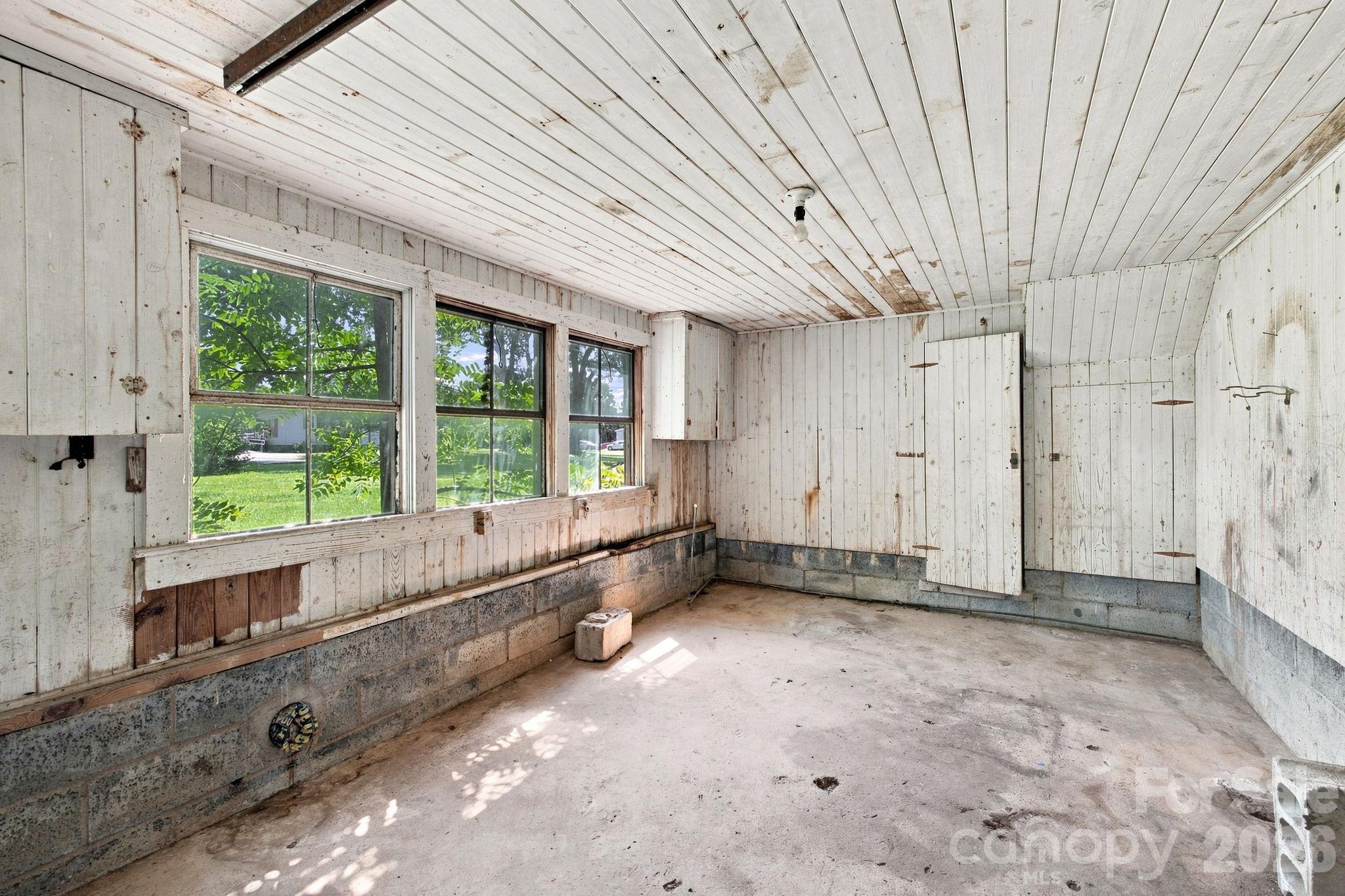 3411 Yount Road — Newton