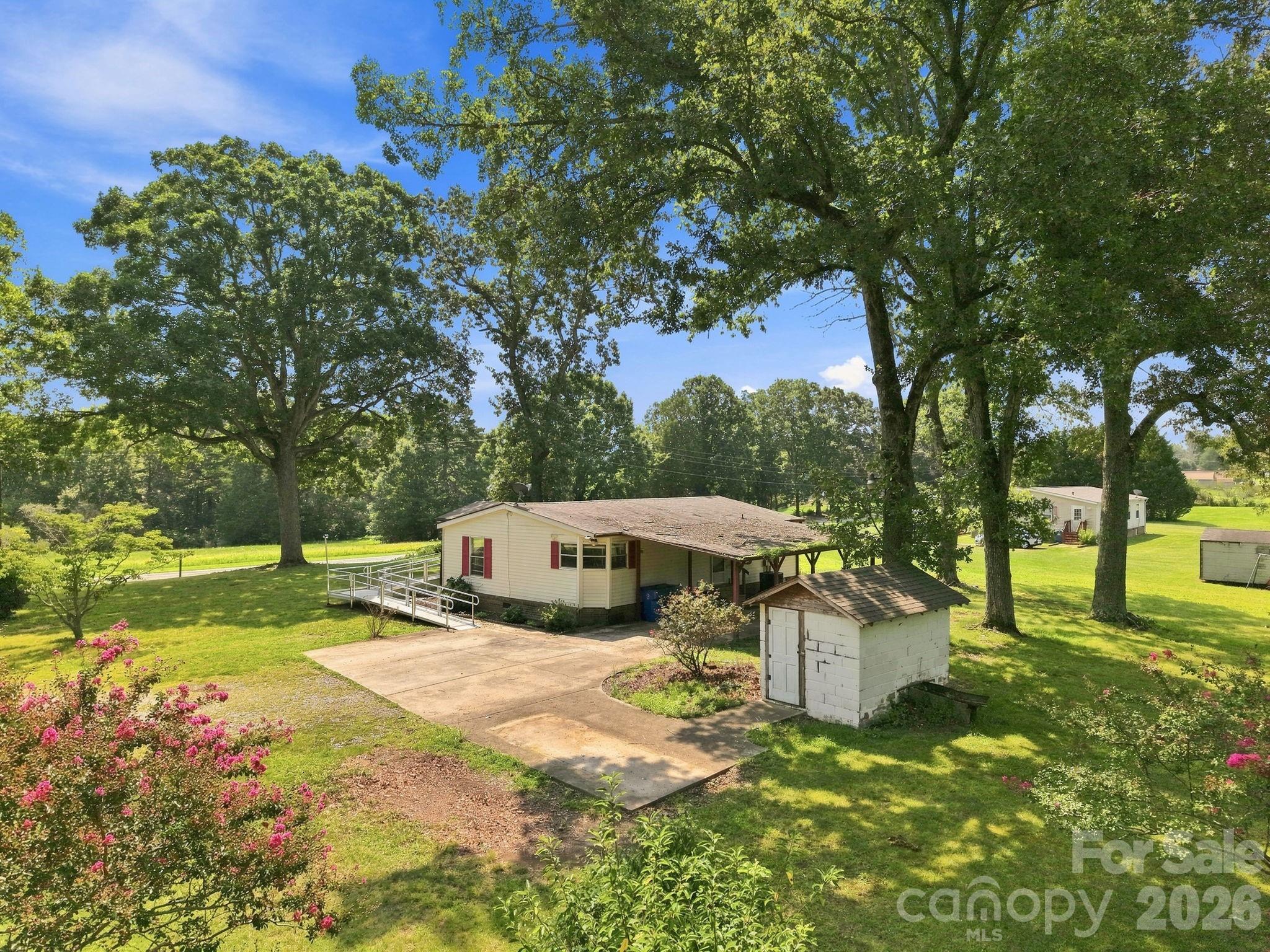 3411 Yount Road — Newton