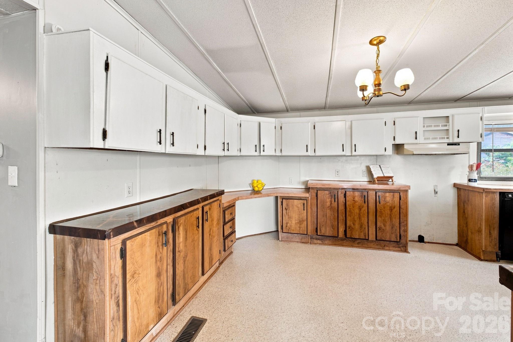 3411 Yount Road — Newton