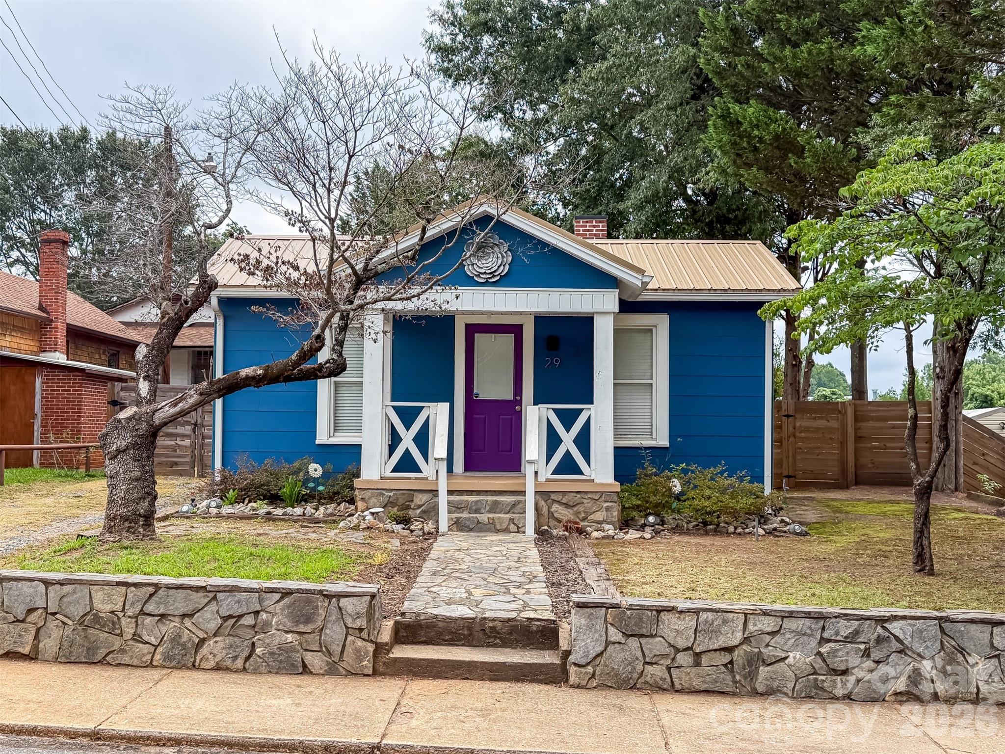 29 10th Street SE — Hickory