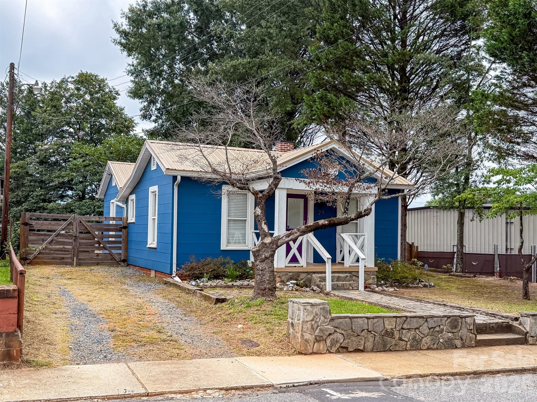 29 10th Street SE — Hickory