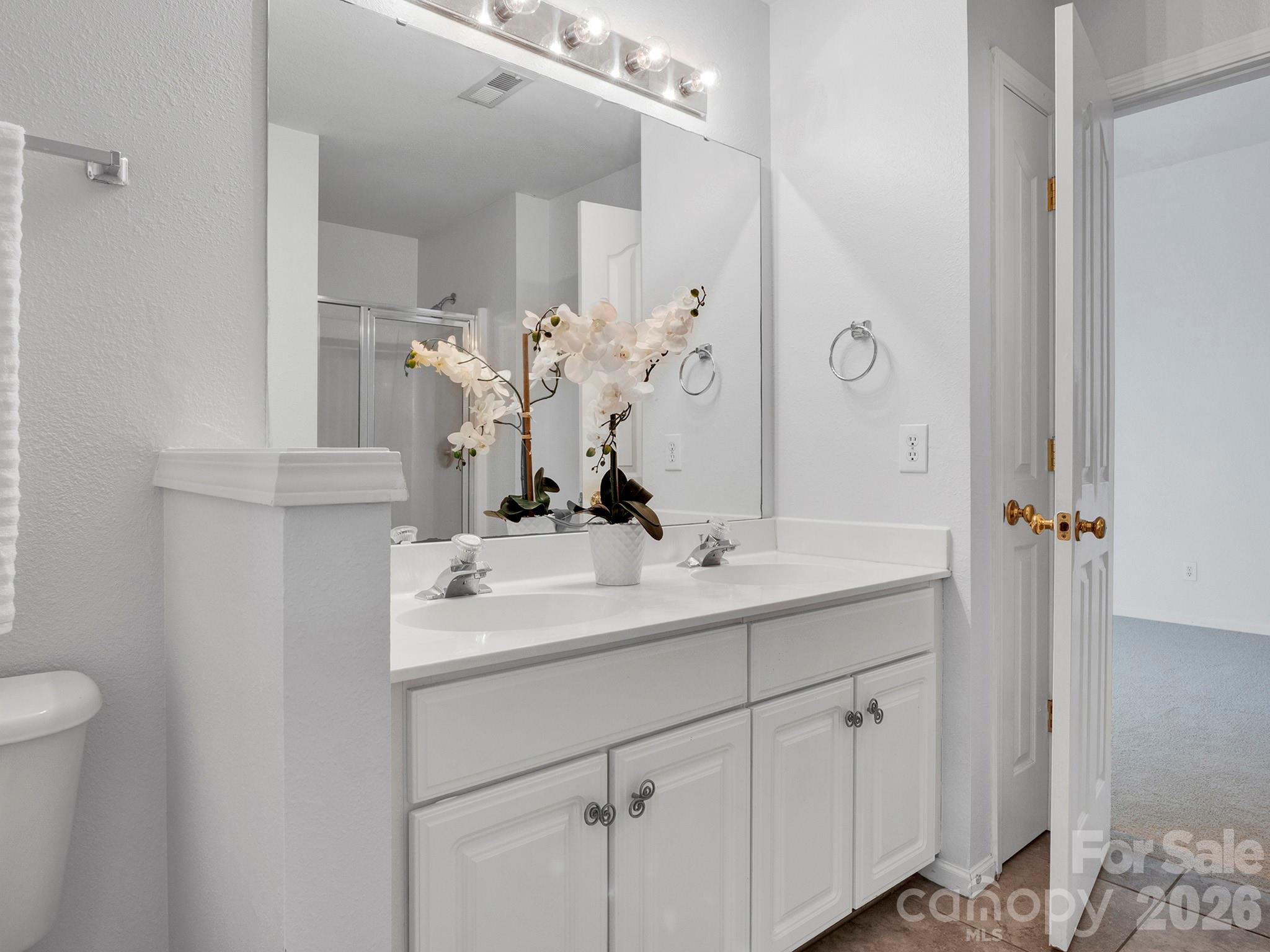 10747 Essex Hall Drive — Charlotte