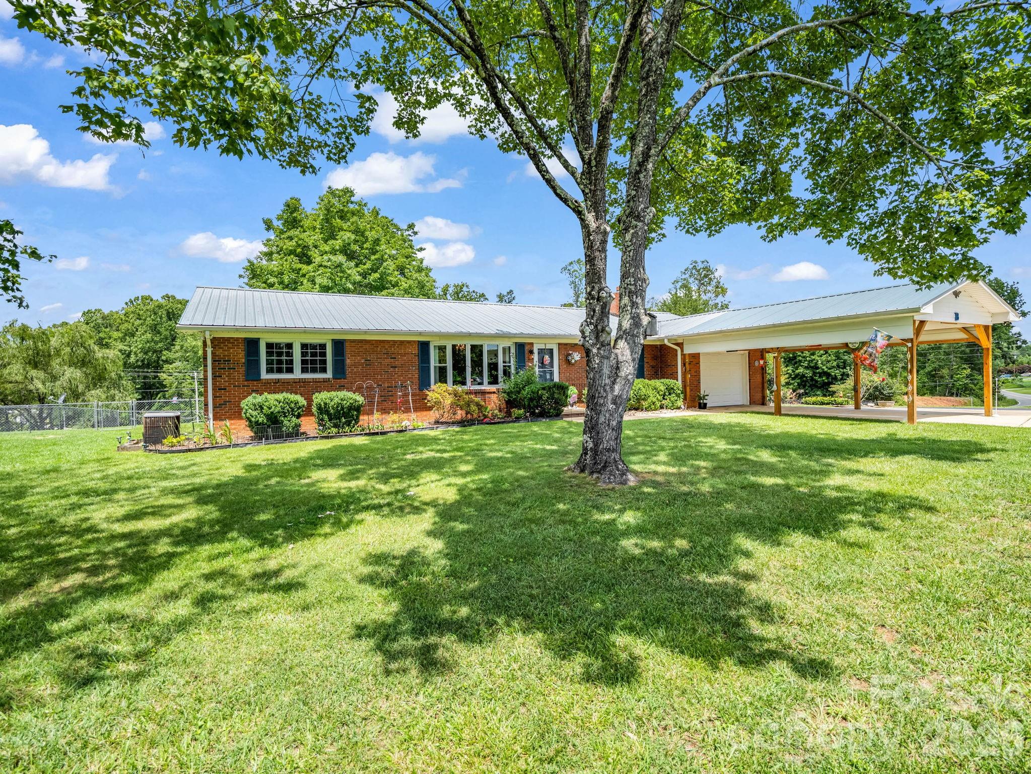 1244 Old Hwy 10 Highway E — Marion