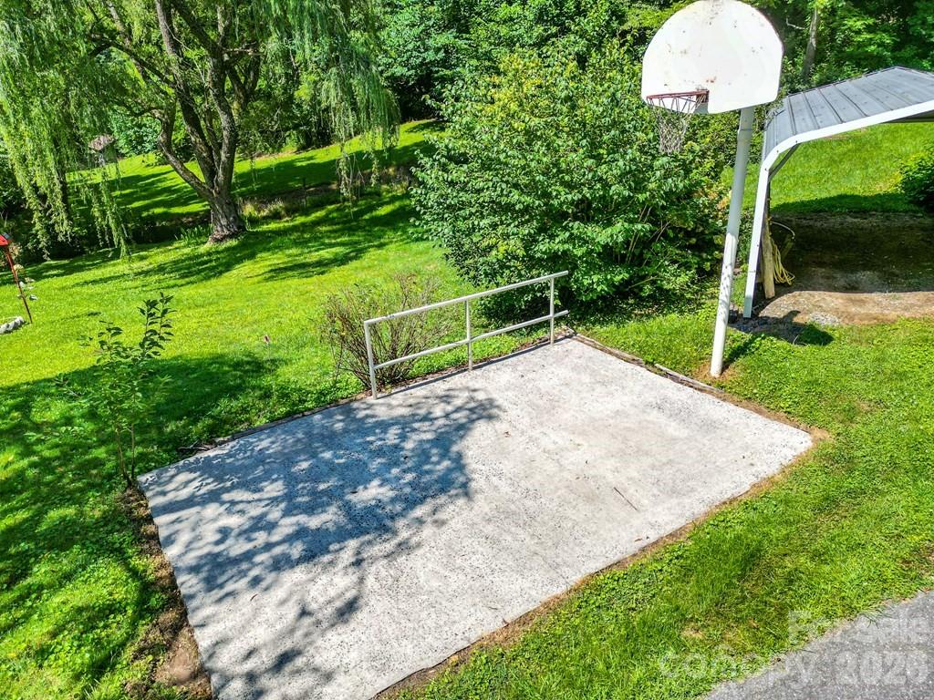 901 Rufus Robinson Road — Sylva