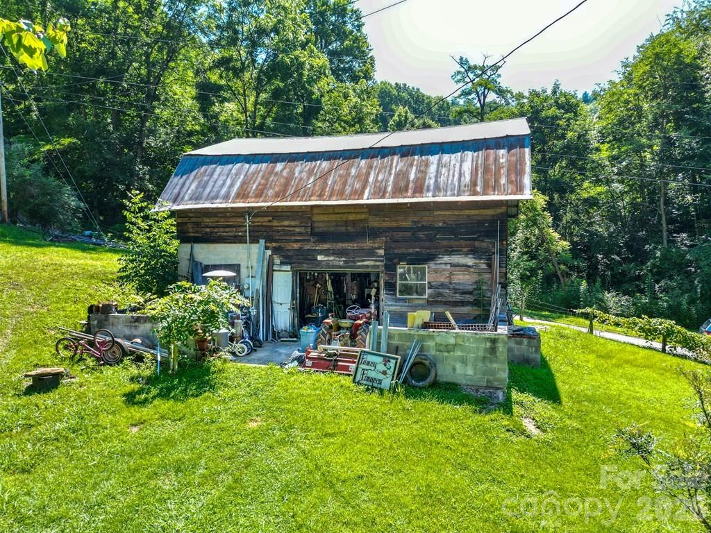 901 Rufus Robinson Road — Sylva