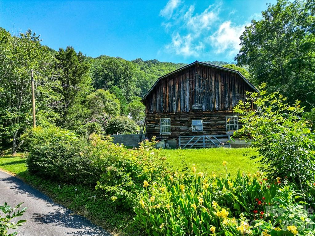 901 Rufus Robinson Road — Sylva