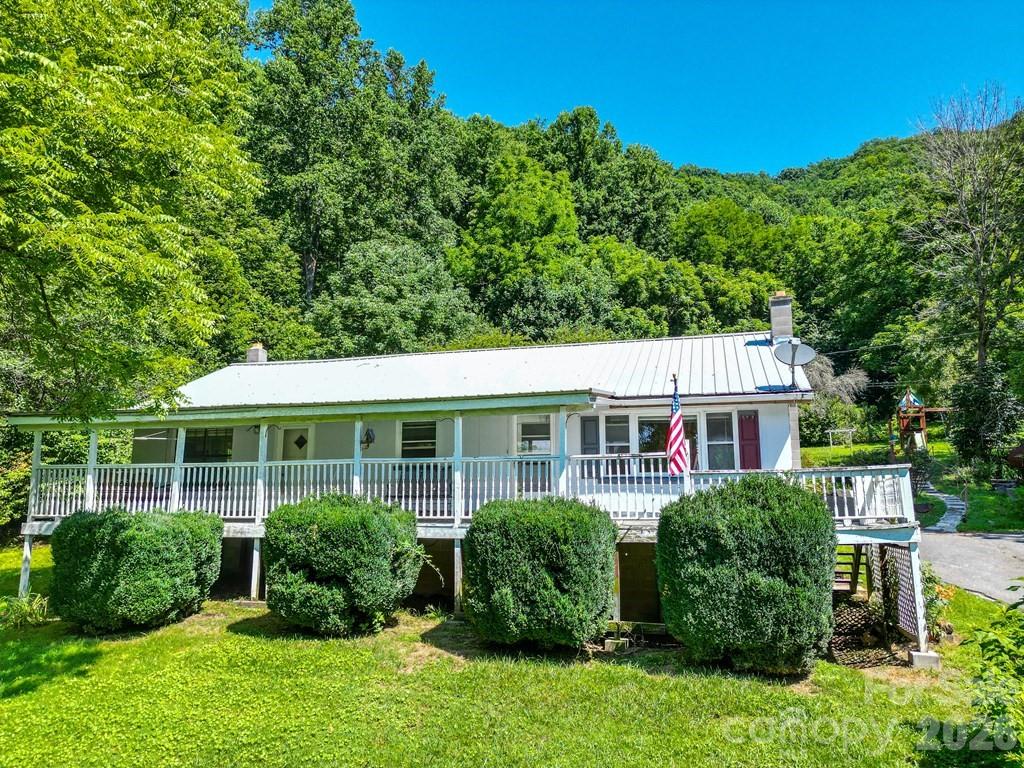 901 Rufus Robinson Road — Sylva