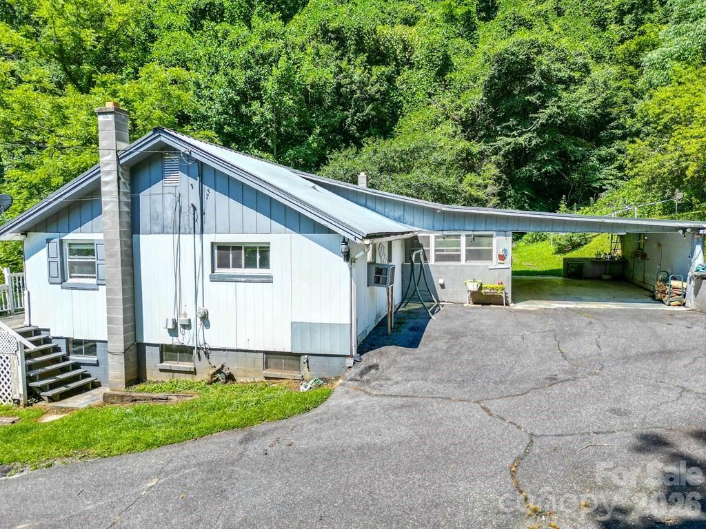 901 Rufus Robinson Road — Sylva