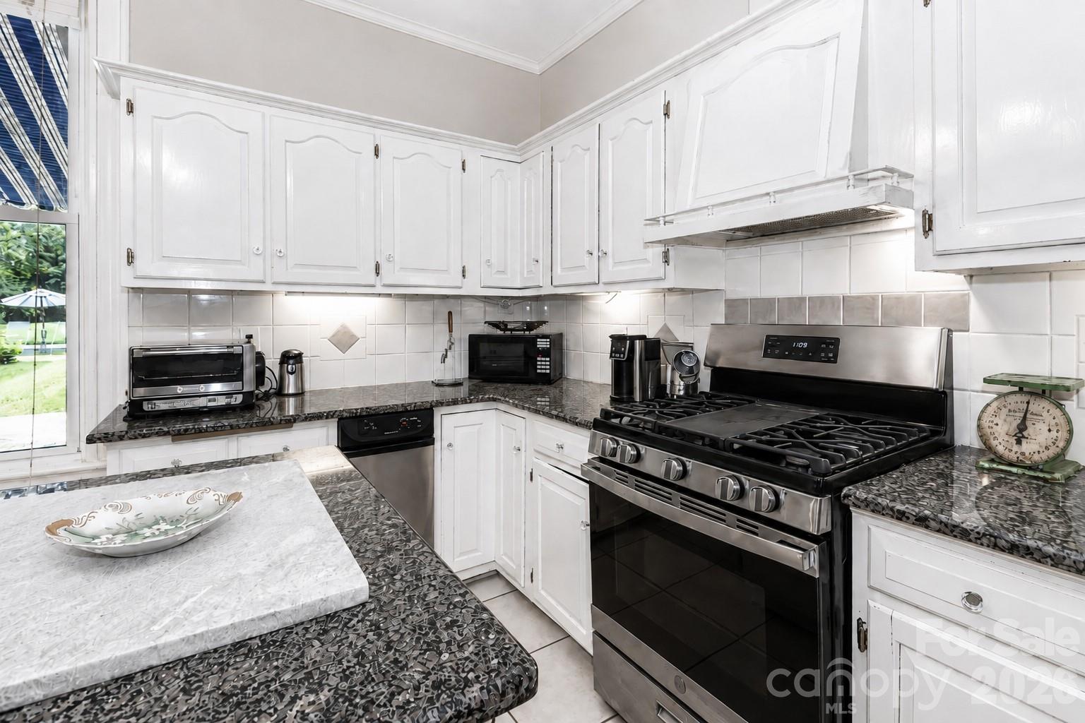 804 E Broad Street — Statesville