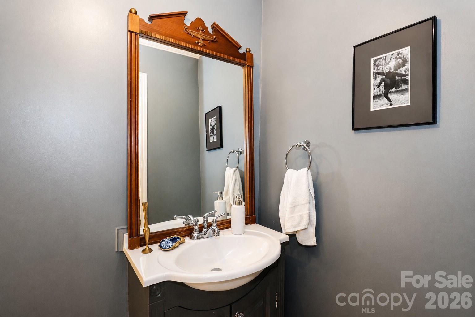 804 E Broad Street — Statesville