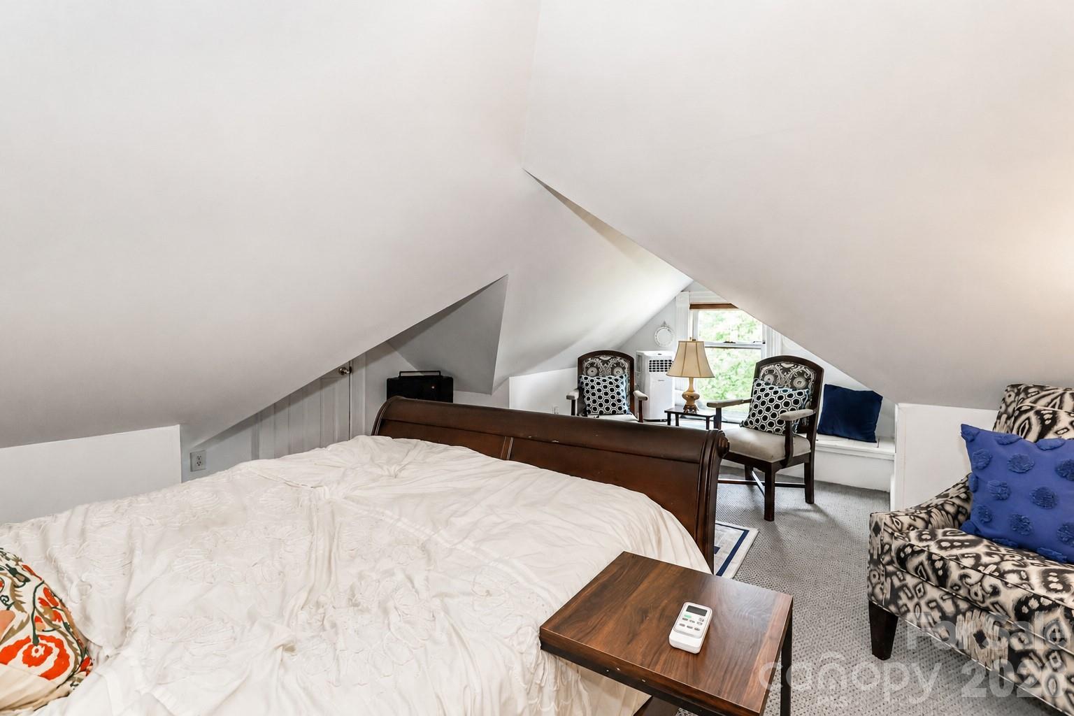 804 E Broad Street — Statesville