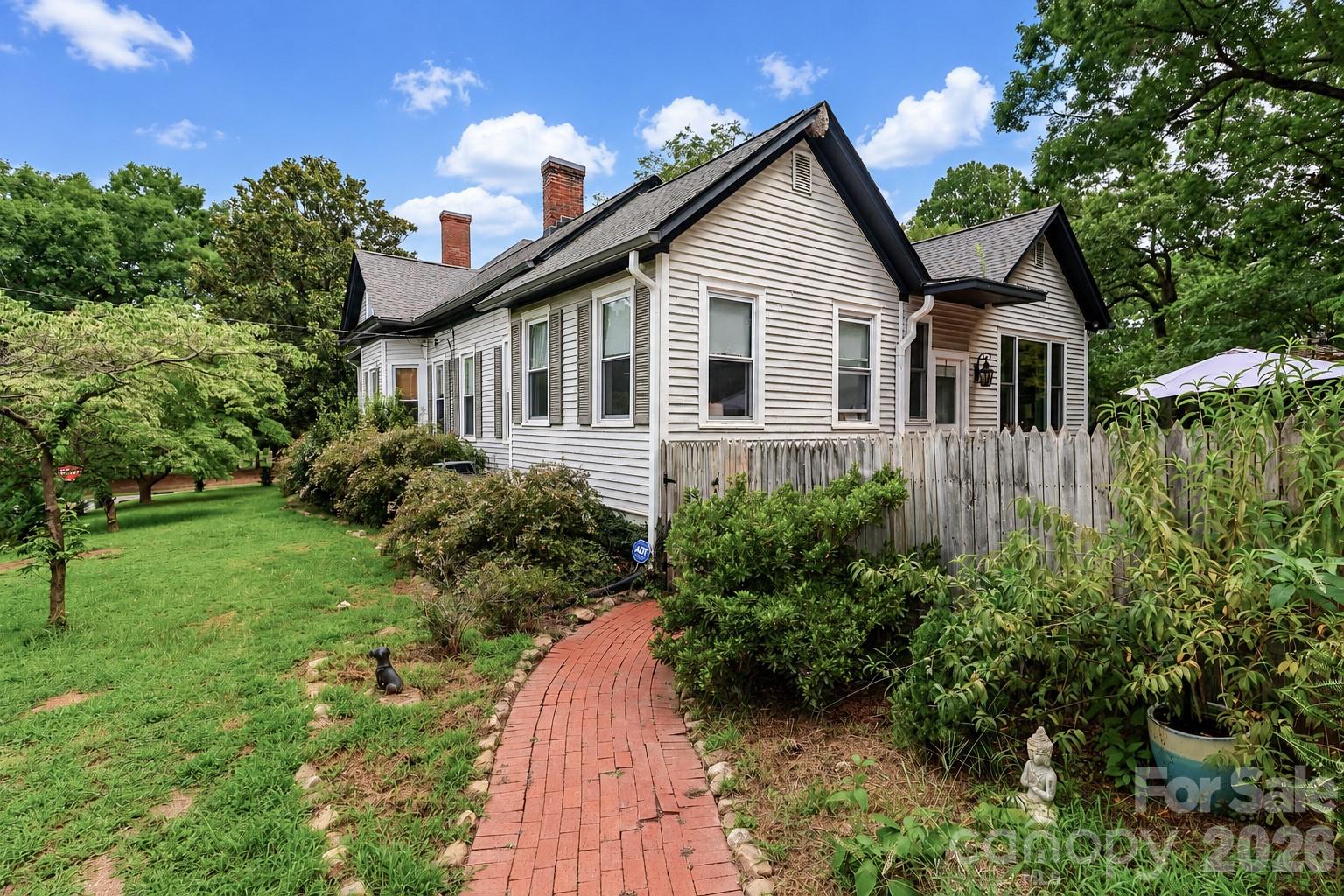 804 E Broad Street — Statesville