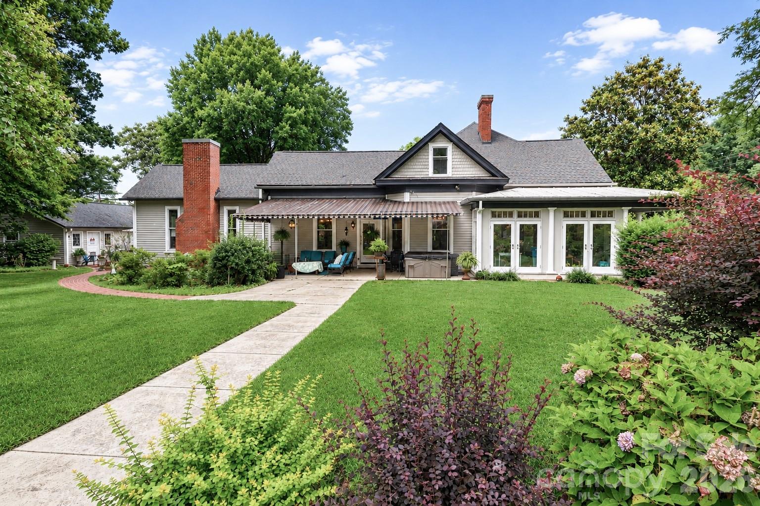 804 E Broad Street — Statesville