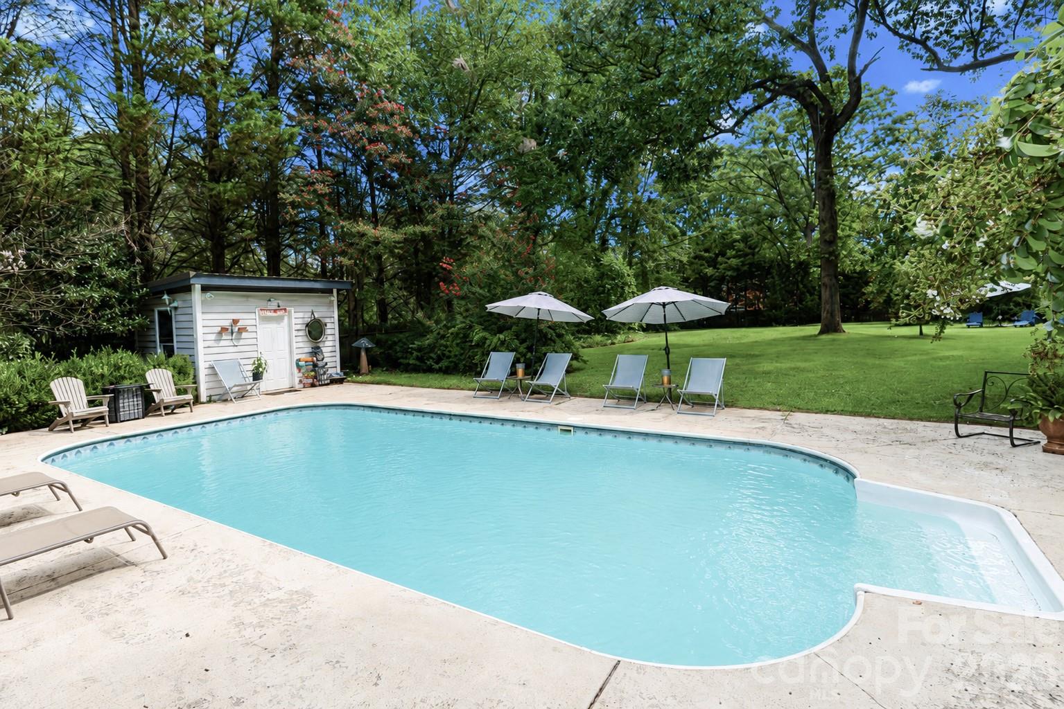 804 E Broad Street — Statesville
