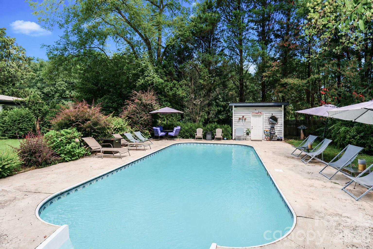 804 E Broad Street — Statesville