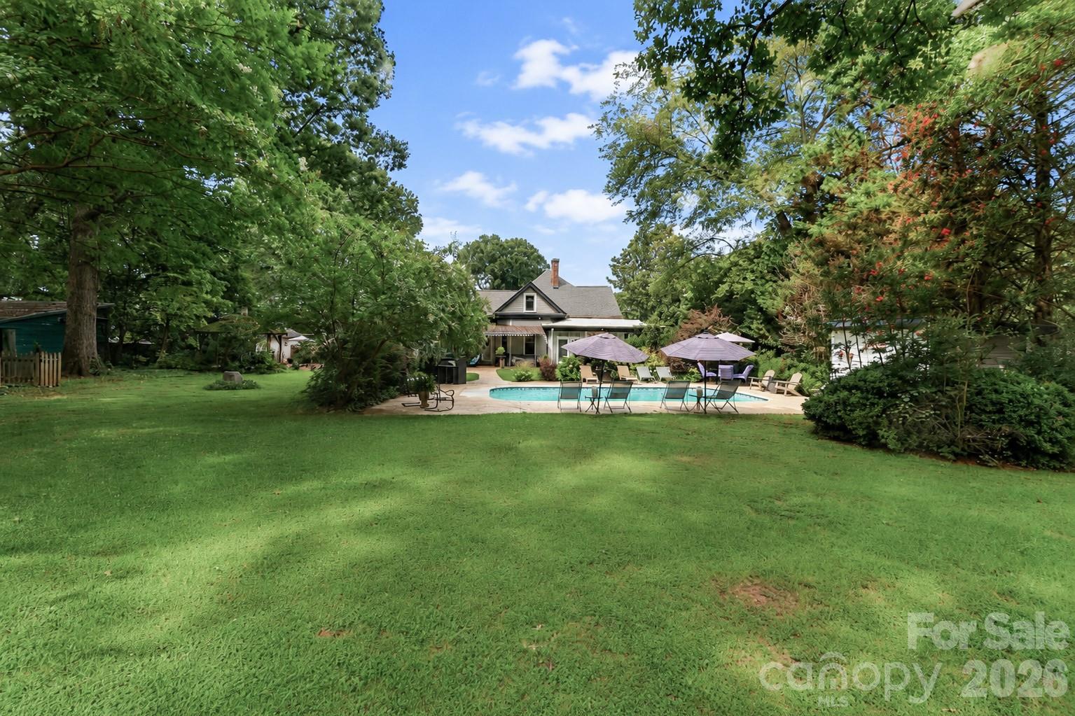 804 E Broad Street — Statesville