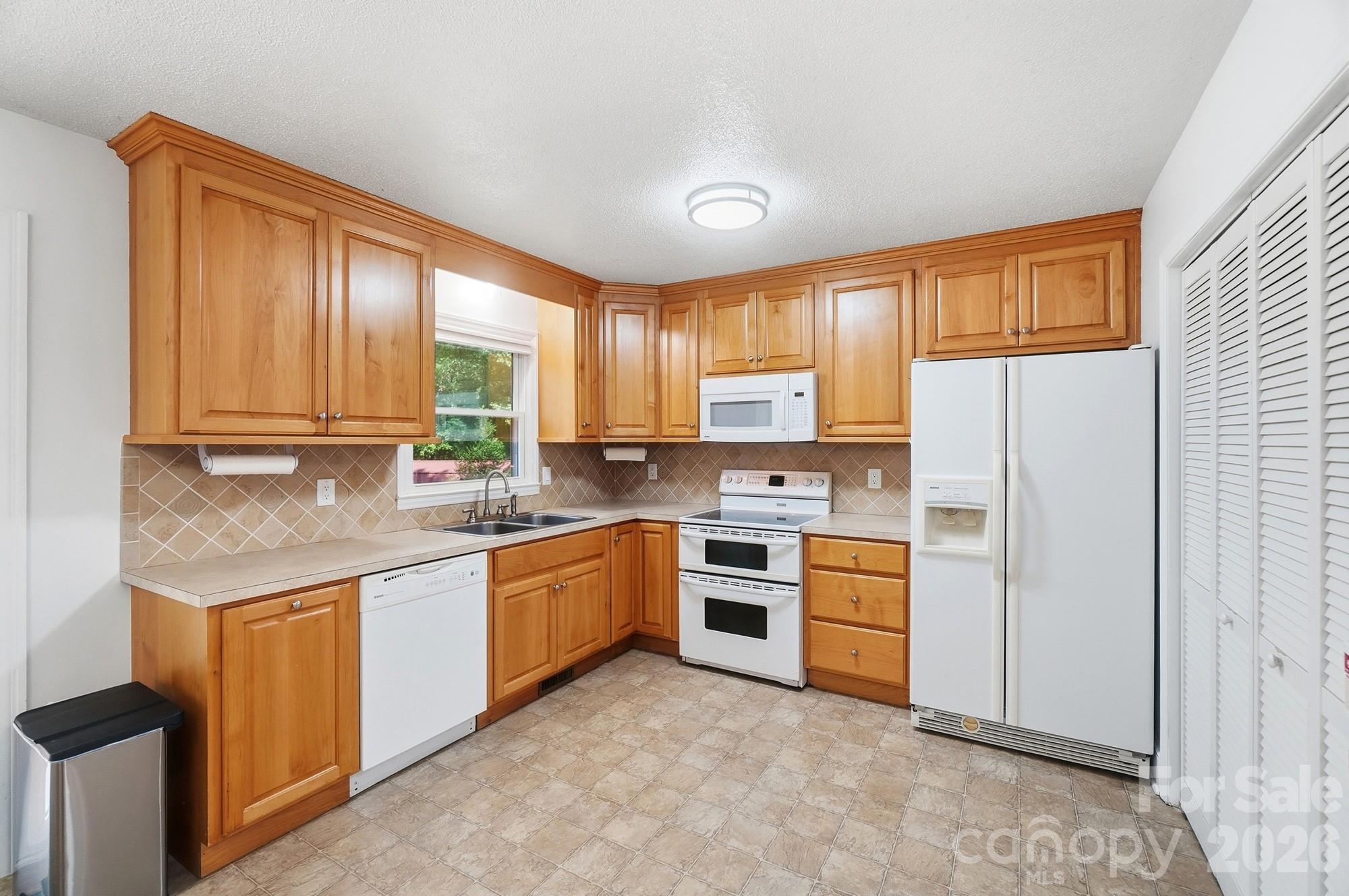 2818 Castlebrook Drive — Monroe