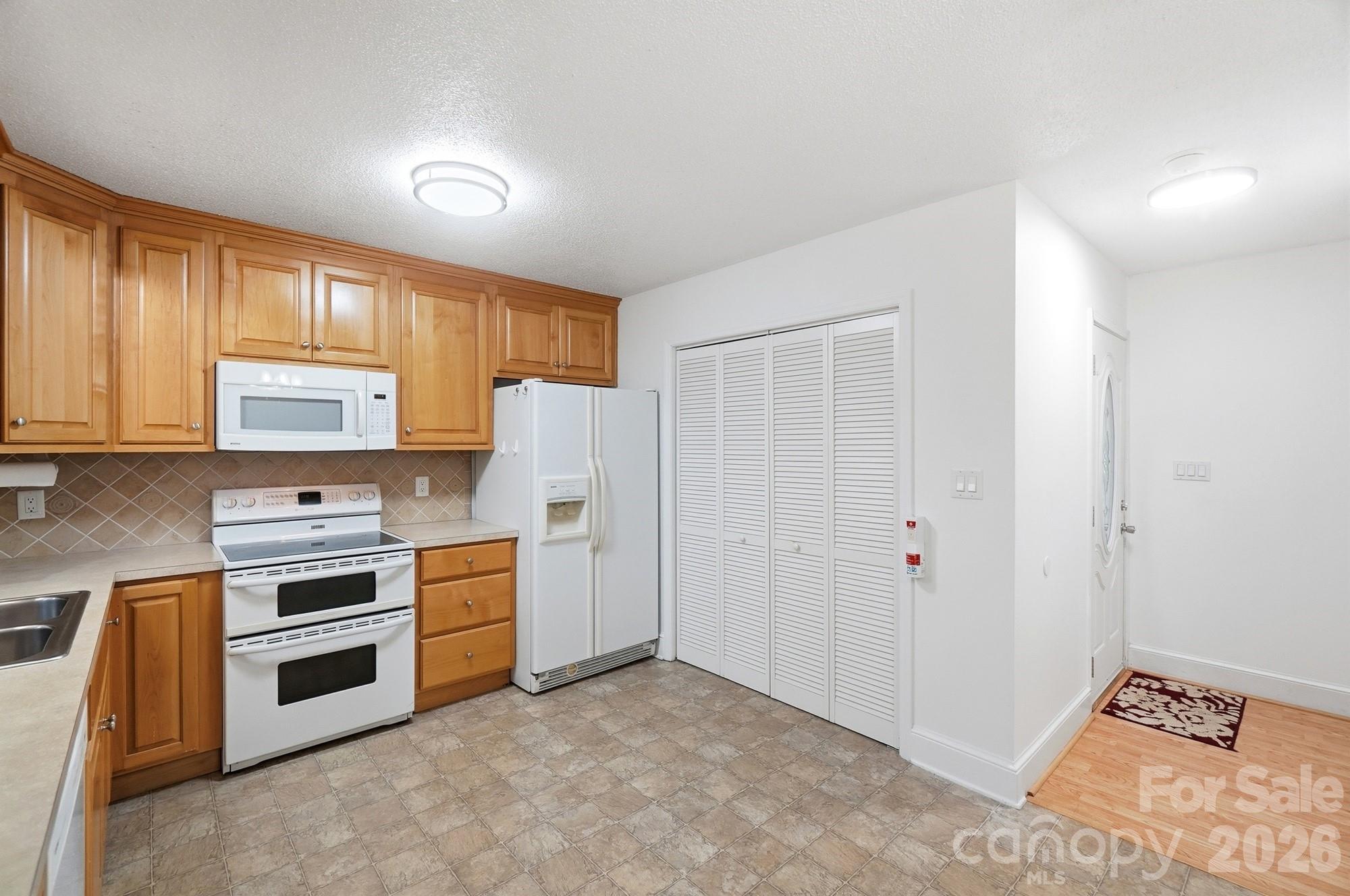 2818 Castlebrook Drive — Monroe