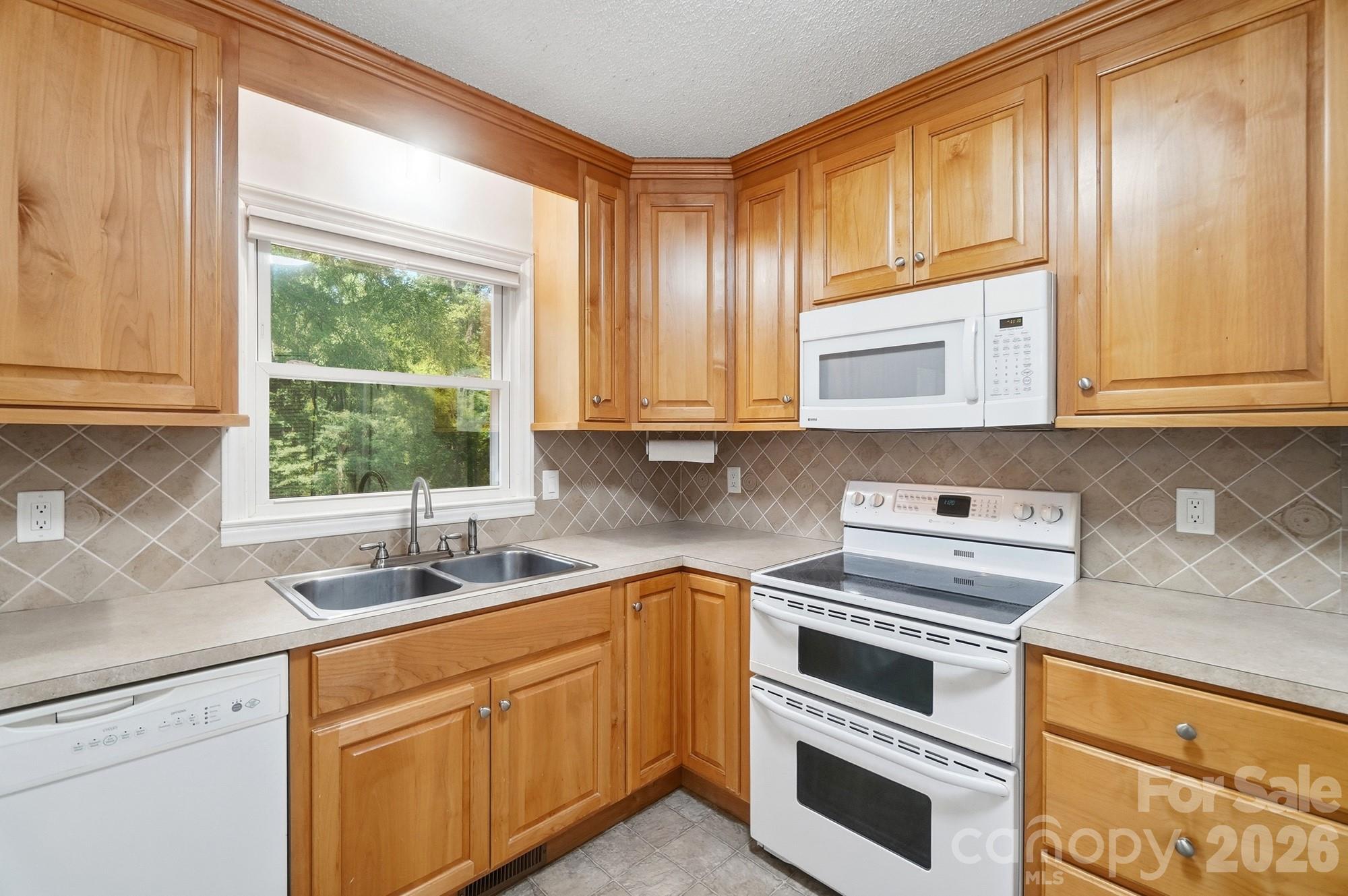 2818 Castlebrook Drive — Monroe